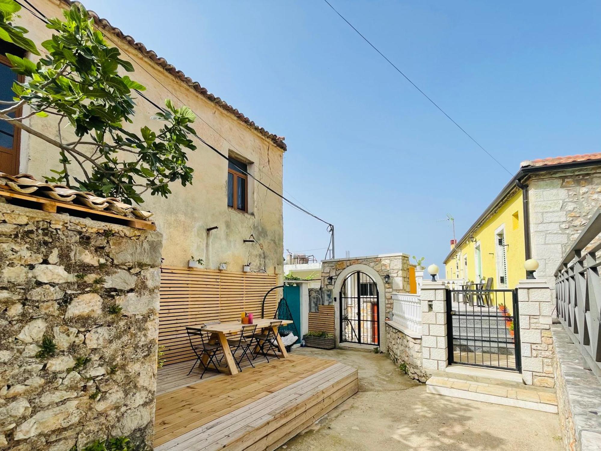 Guesthouse Near The Castle Of Himarë Exterior foto