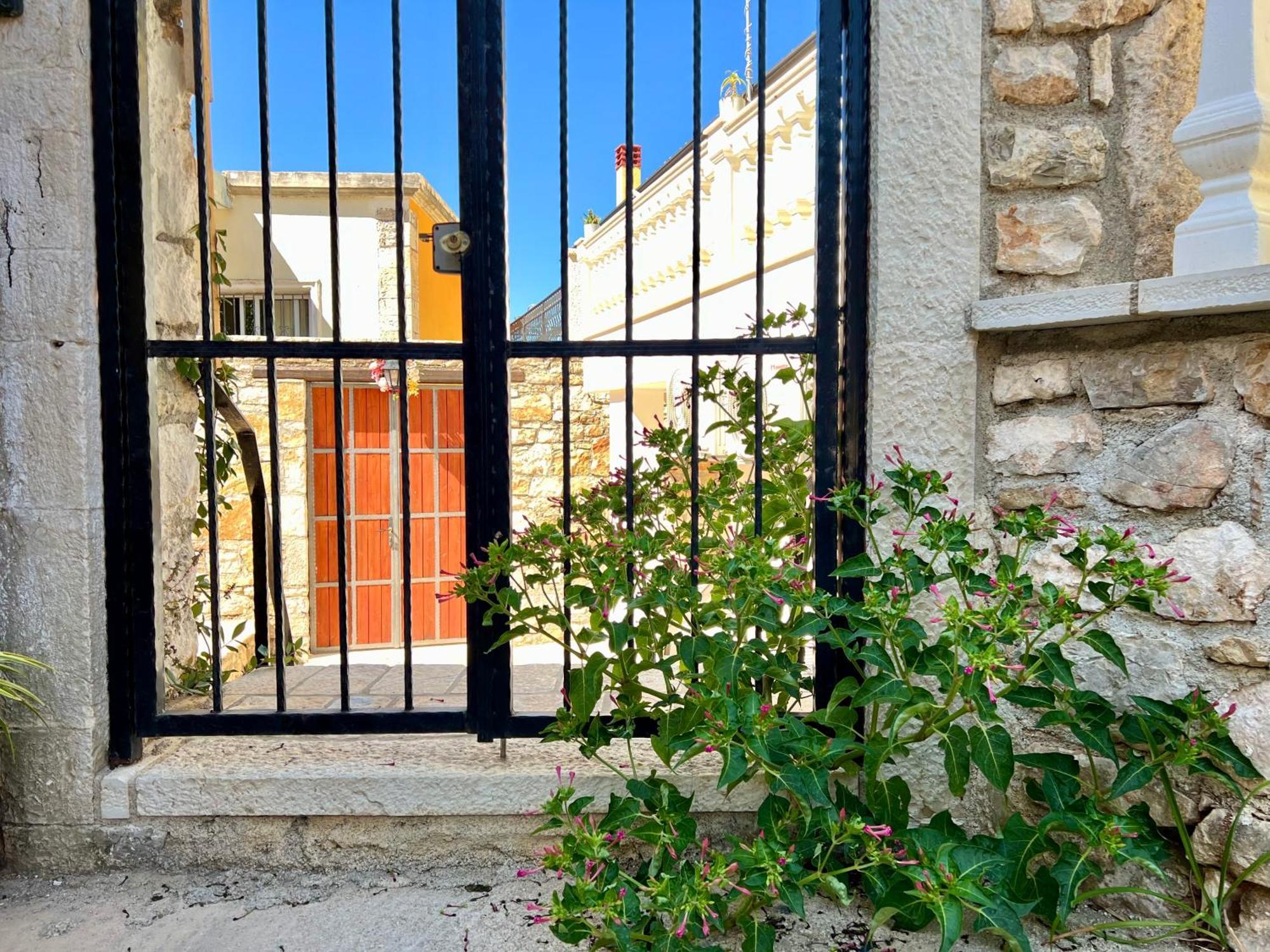 Guesthouse Near The Castle Of Himarë Exterior foto